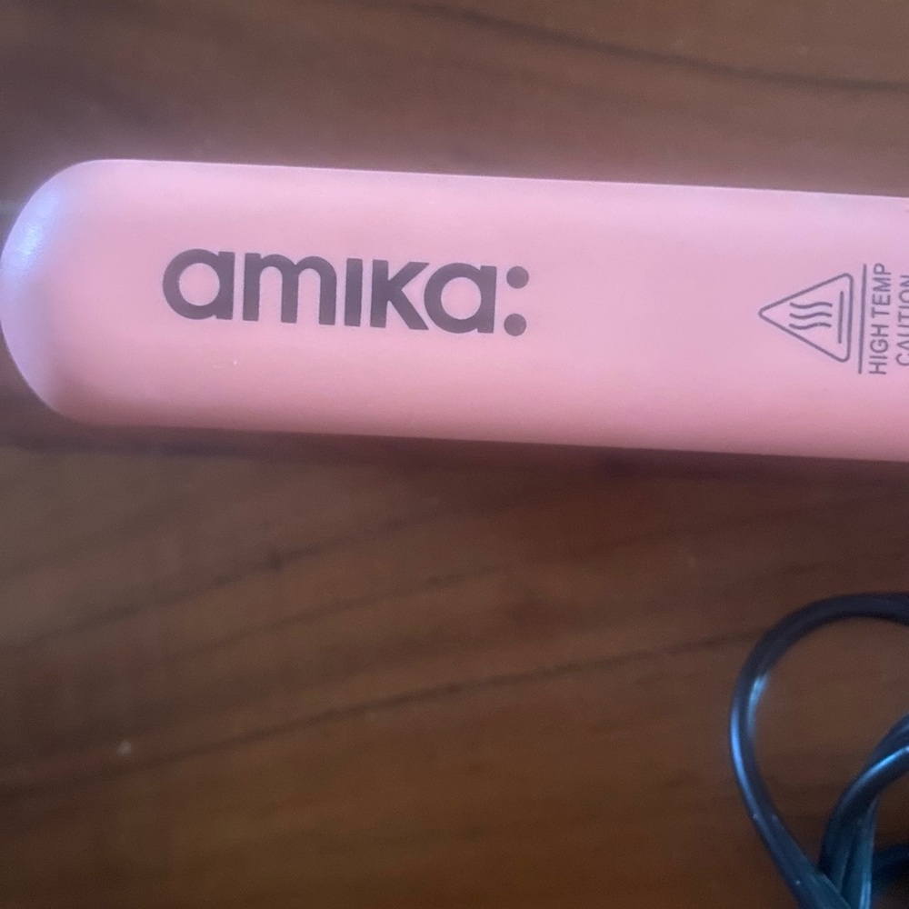 Amika Pink Coral flat iron 1 inch WORKS GREAT!!‎